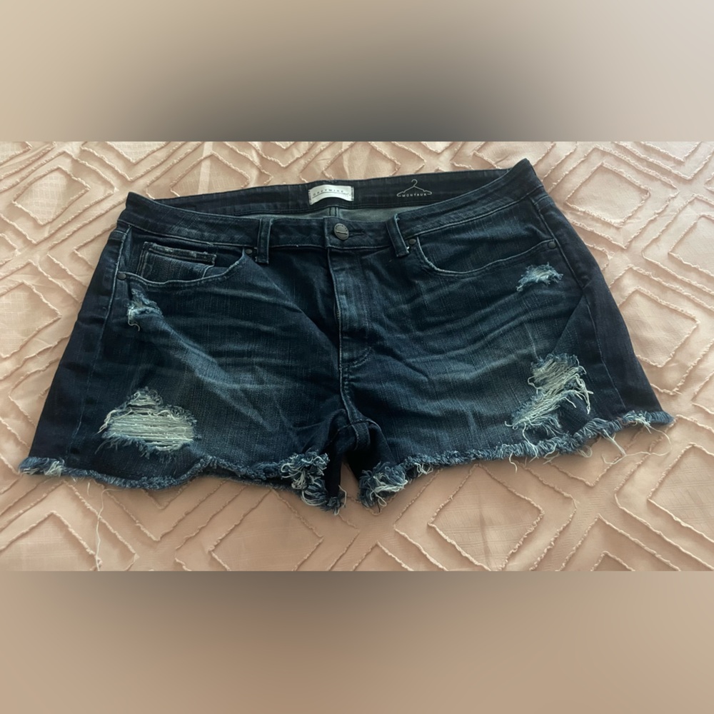 Cute Distressed denim shorts!